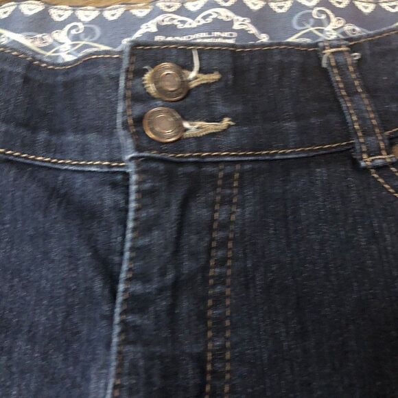 BANDOLINO BOHEME CAPRI JEANS WOMEN'S SIZE 8 STRETCH CUFFED HEM DARK WASH - Picture 3 of 11